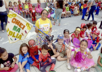 Notícia: Creche Orlando Bitar tem desfile de fantasias e brincadeiras em Bailinho de Carnaval